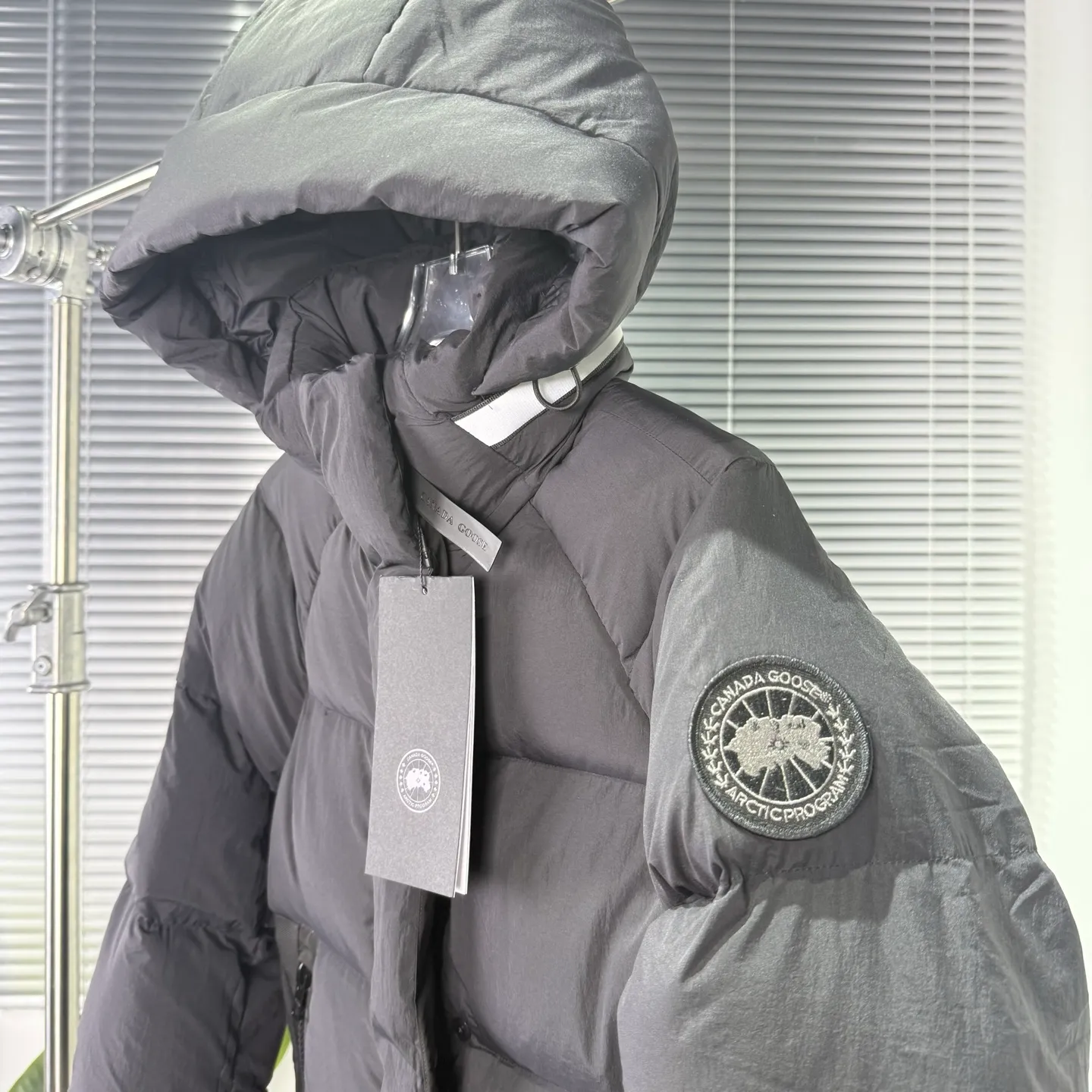 P880 High-end quality 𝑪𝒂𝒏𝒂𝒅𝒂 𝑮𝒐𝒐𝒔𝒆｜Canada Goose Black Label 𝗝𝘂𝗻𝗰𝘁𝗶𝗼𝗻 Series Capsule Short Down Jacket/Ouyang Nana Generation/Same Style for Men and Women 𝗦𝗶𝘇𝗲: 𝗫𝗦 𝗦 𝗠 𝗟 𝗫𝗟 𝗫𝗫𝗟 Product color: black, pure white, off-white, cherry blossom pink, green, brown, Coding: 𝟬𝟬𝟬𝟲𝟭𝟬𝗖